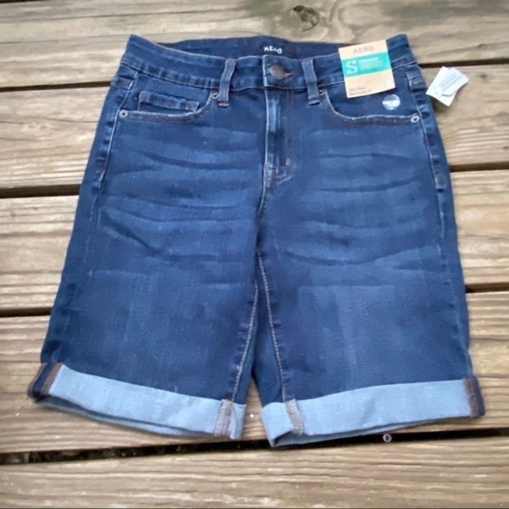 Aero Mid Rise Bermuda Shorts Size 8 Women’s Stretchy New With‎ Tags